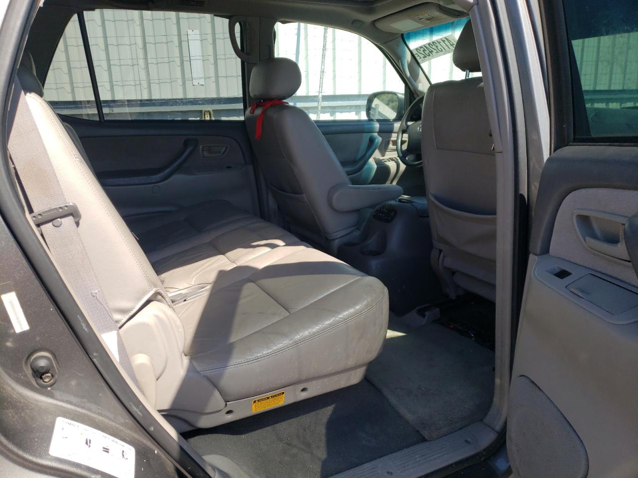 Photo 6 from auction – 2003 TOYOTA SEQUOIA SR with VIN 5TDBT44AX3S199540