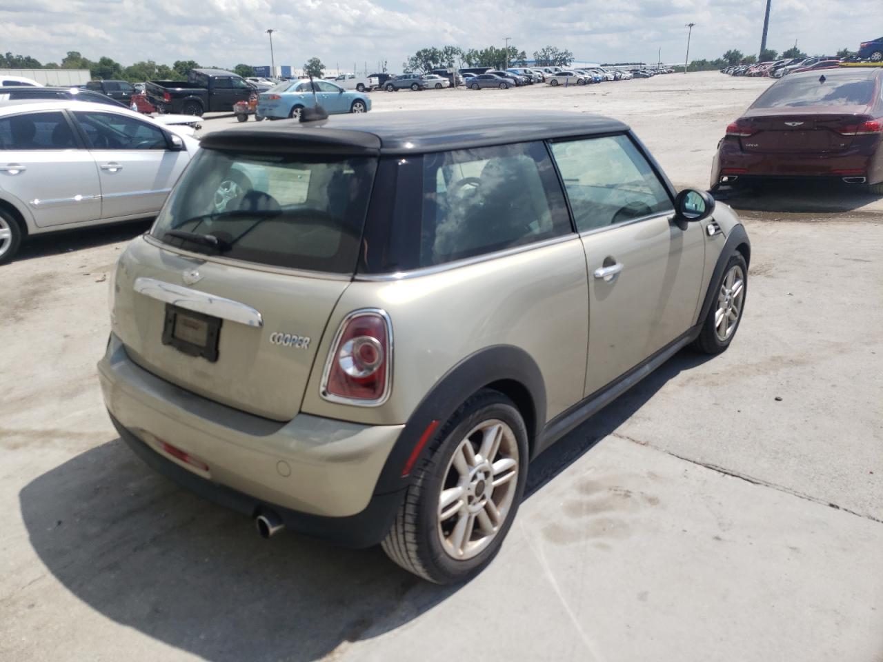 Photo 4 from auction – 2011 MINI COOPER with VIN WMWSU3C51BT099853