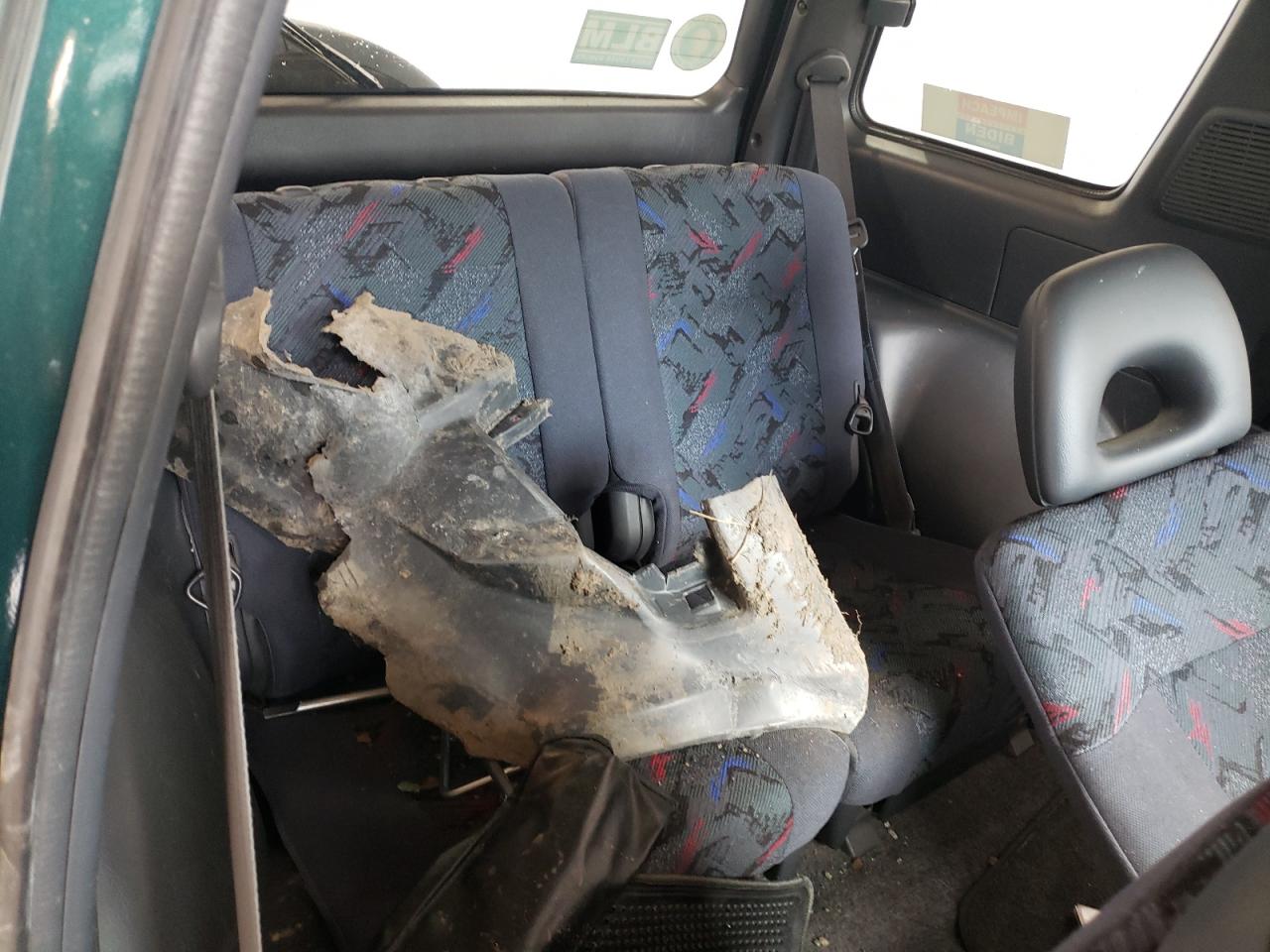 Photo 6 from auction – 1998 TOYOTA RAV4 with VIN JT3YP10V6W0174801