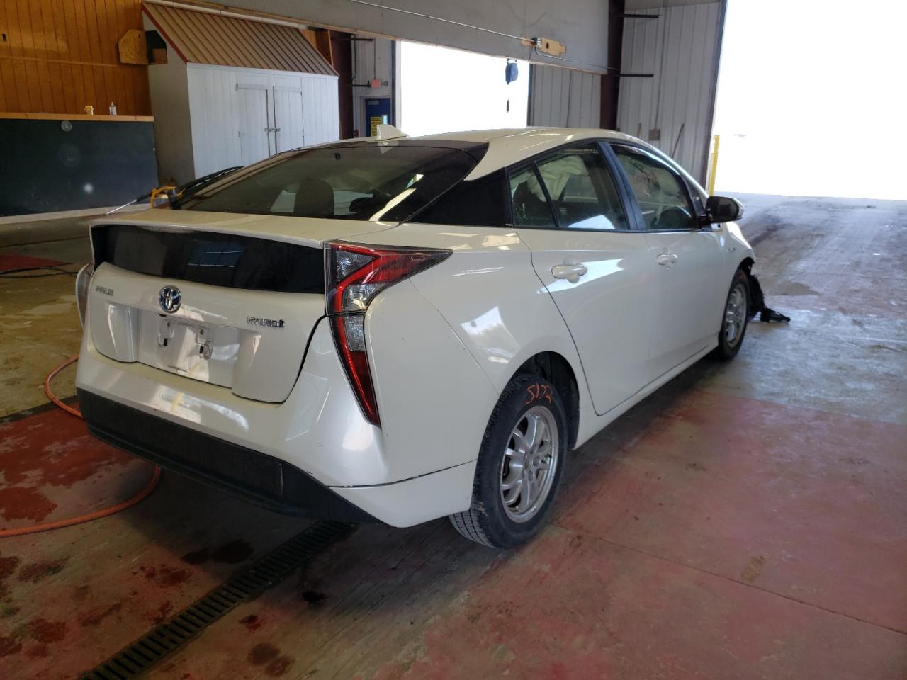 Photo 4 from auction – 2016 TOYOTA PRIUS with VIN JTDKARFU2G3001356