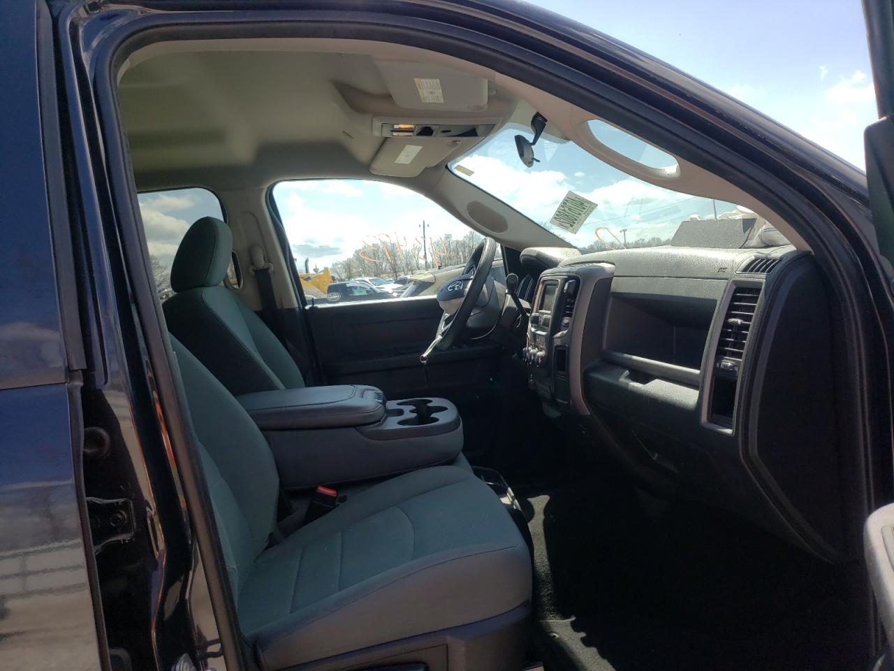 Photo 5 from auction – 2017 RAM 3500 ST with VIN 3C63R3CJ5HG739680
