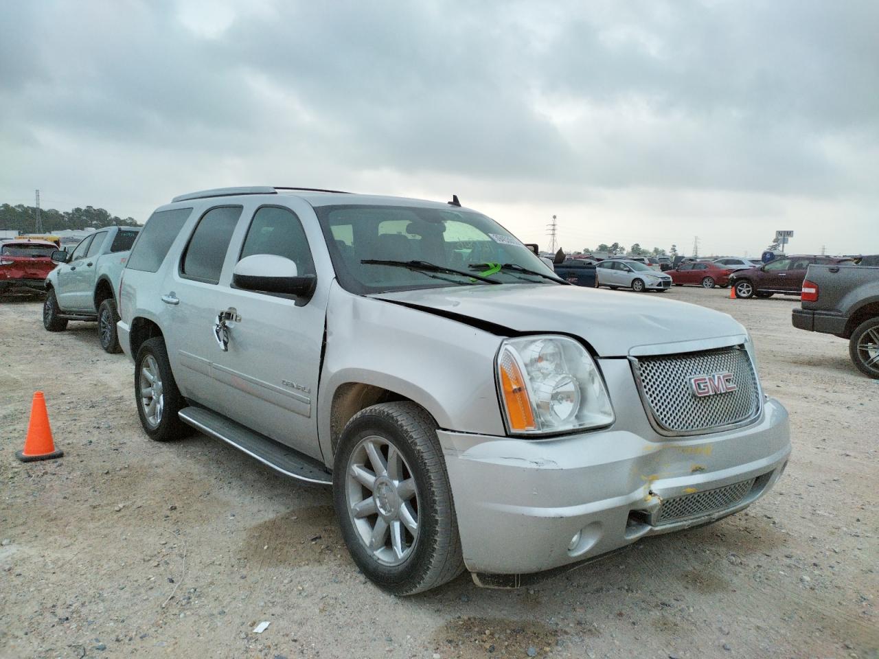 GMC YUKON DENA 2010 with VIN 1GKUCEEFXAR261575 - Photo from auction