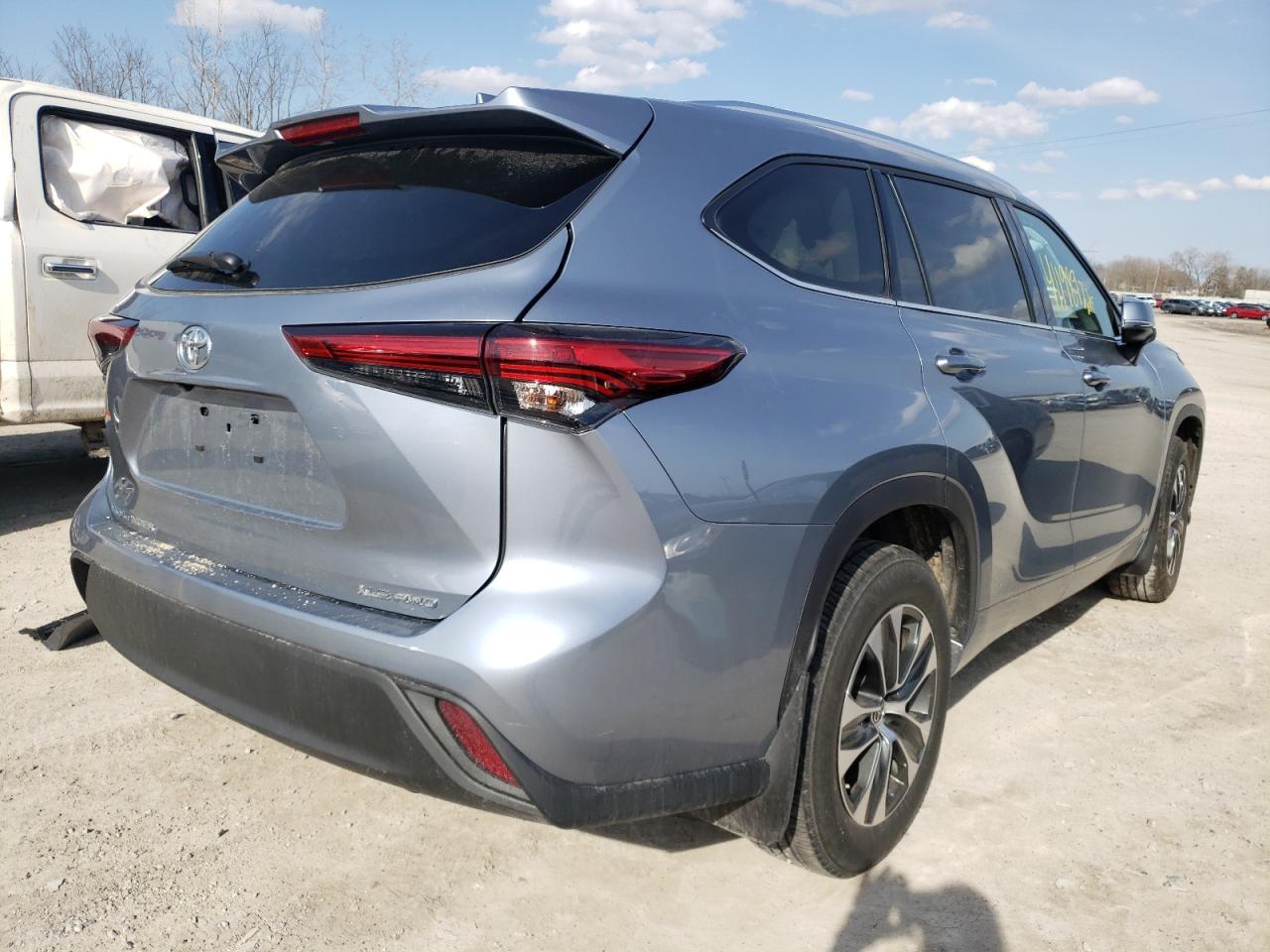 Photo 4 from auction – 2021 TOYOTA HIGHLANDER with VIN 5TDGZRBH2MS109896