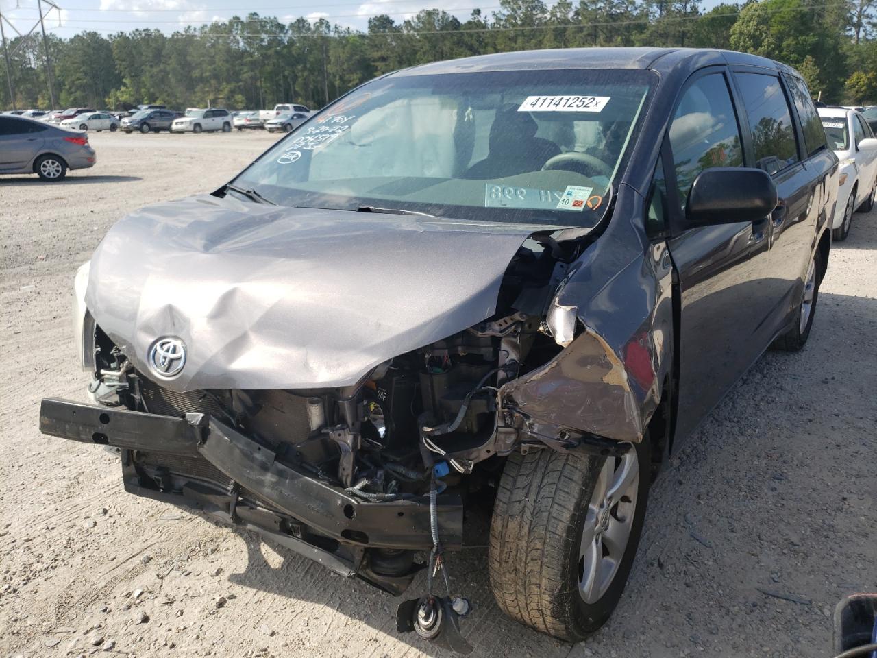 Photo 2 from auction – 2011 TOYOTA SIENNA BAS with VIN 5TDKA3DCXBS004519