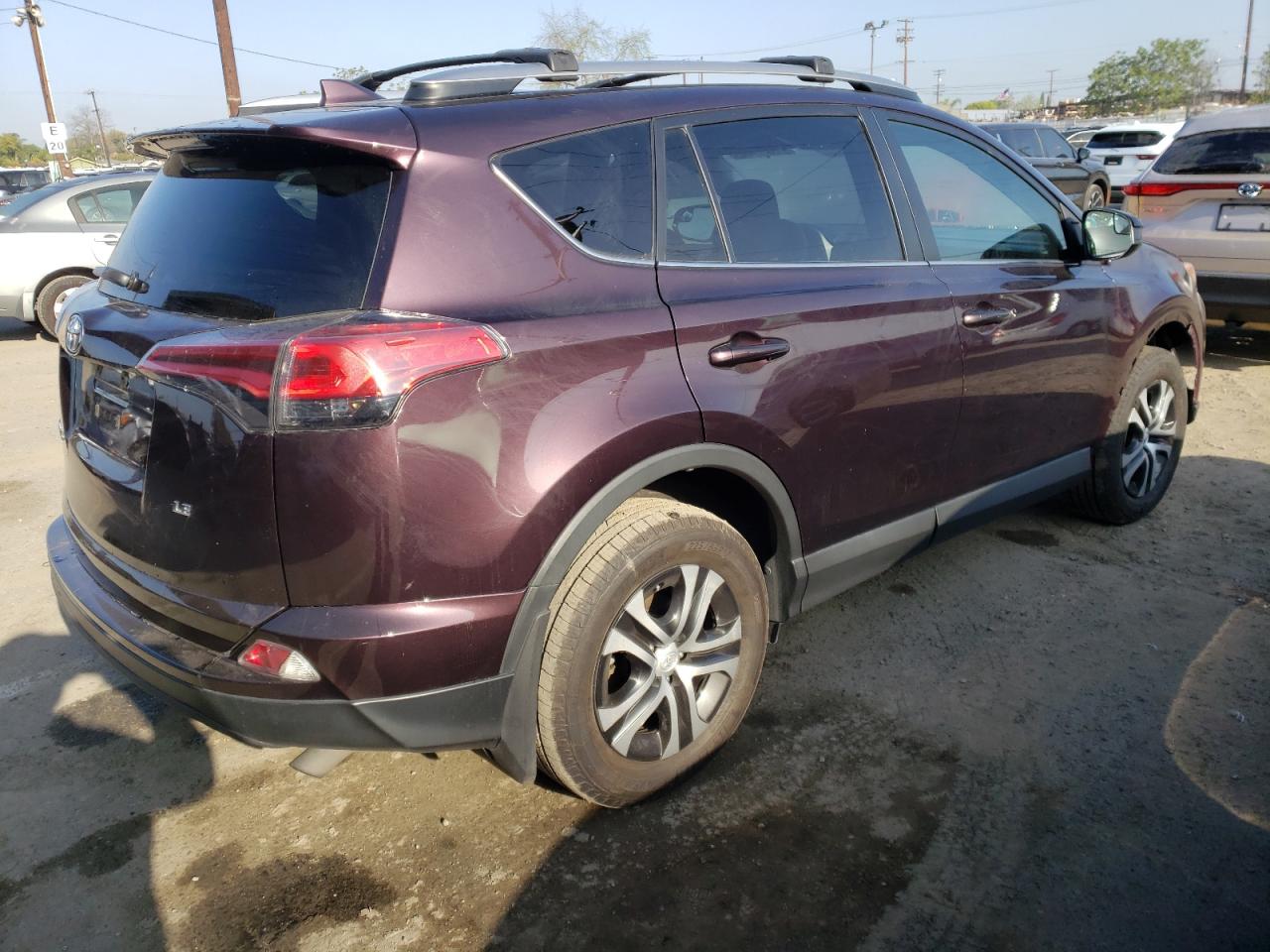 Photo 4 from auction – 2018 TOYOTA RAV4 LE with VIN 2T3ZFREV9JW427978