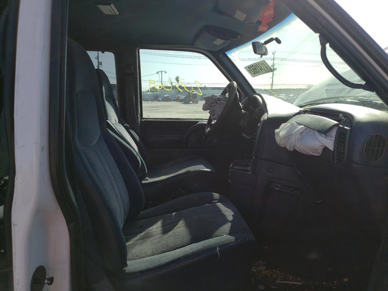 Photo 5 from auction – 2000 CHEVROLET ASTRO with VIN 1GNDM19WXYB198015
