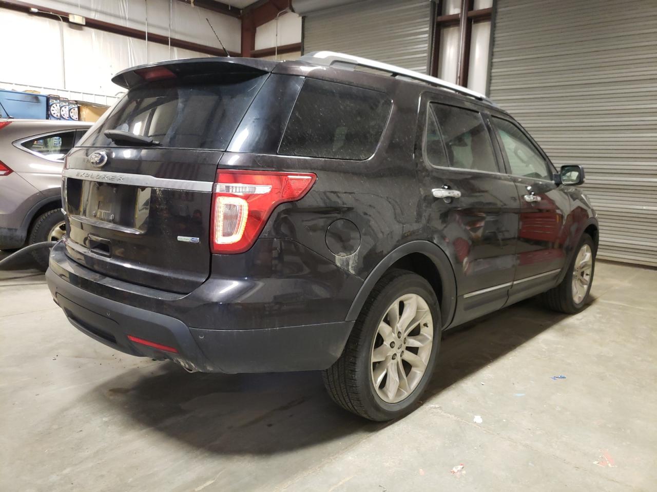 Photo 4 from auction – 2013 FORD EXPLORER L with VIN 1FM5K8F8XDGA04643