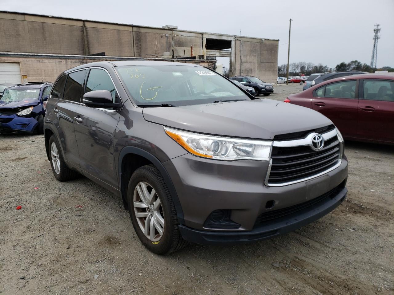 TOYOTA HIGHLANDER 2014 with VIN 5TDBKRFH9ES047942 - Photo from auction