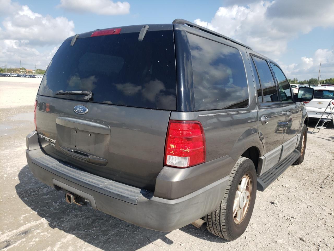 Photo 4 from auction – 2005 FORD EXPEDITION with VIN 1FMPU15515LA96087