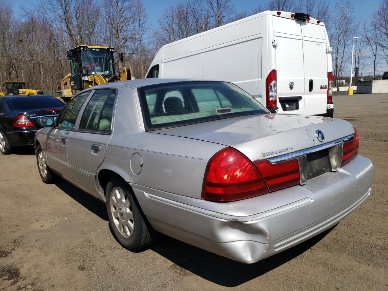 Photo 3 from auction – 2004 MERCURY GRAND MARQ with VIN 2MEFM75W64X634861