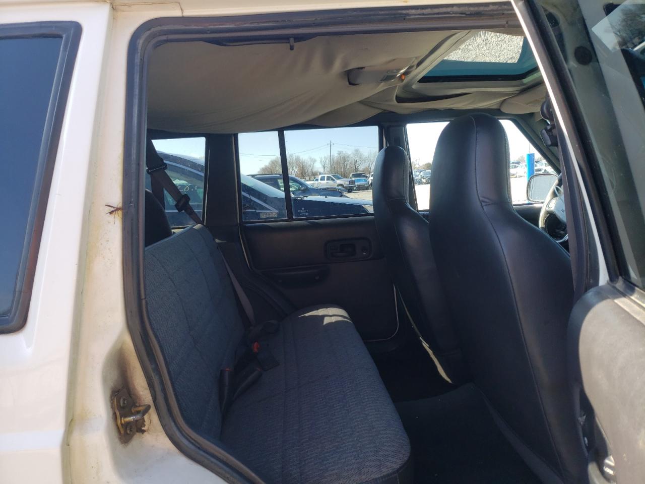 Photo 6 from auction – 2000 JEEP CHEROKEE S with VIN 1J4FF48S1YL260708