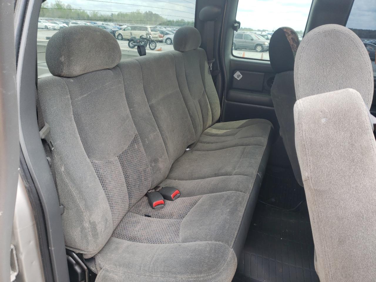 Photo 6 from auction – 2004 CHEVROLET SILVERADO with VIN 2GCEK19T241249638
