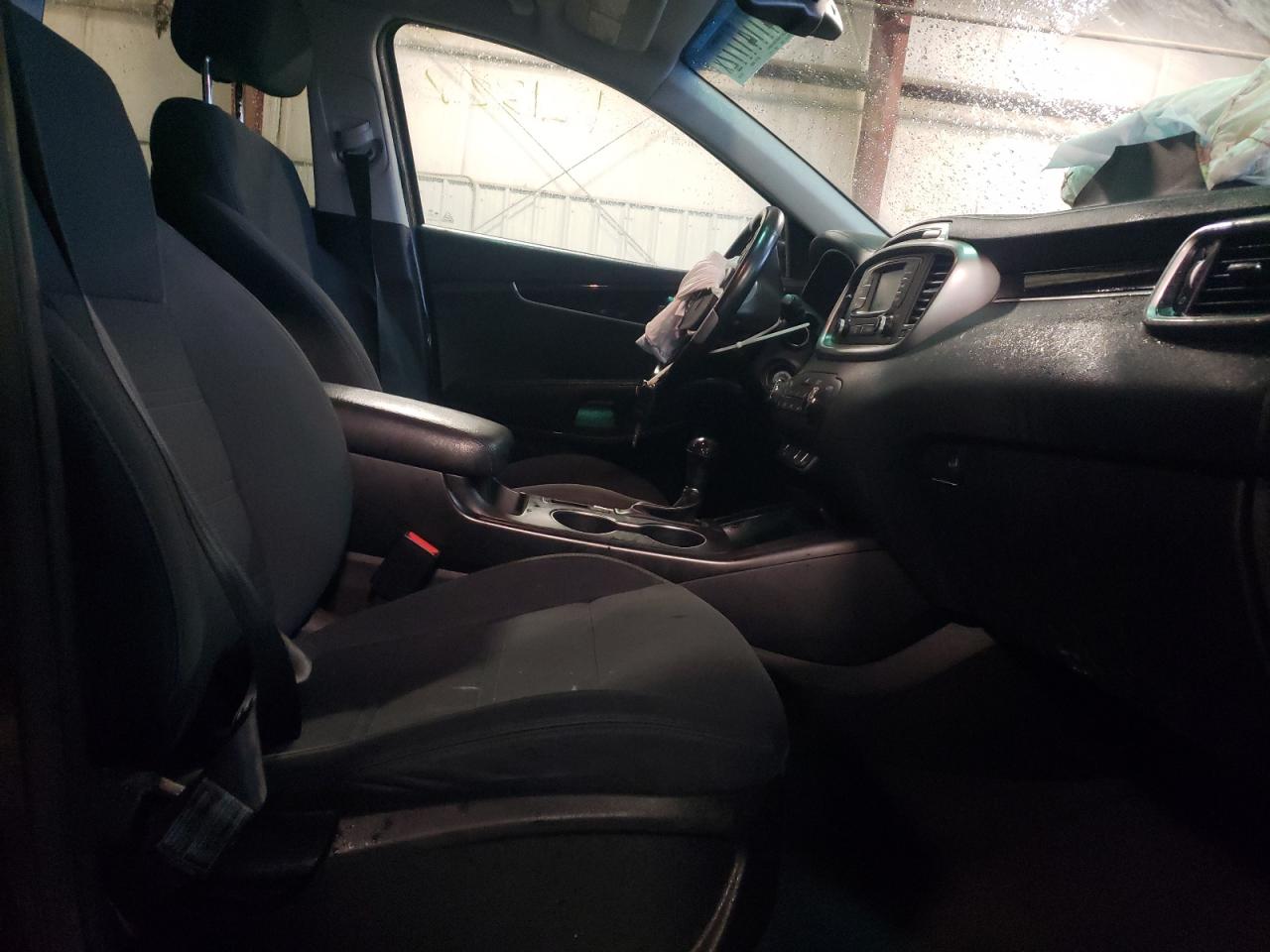 Photo 5 from auction – 2016 KIA SORENTO LX with VIN 5XYPGDA37GG067645