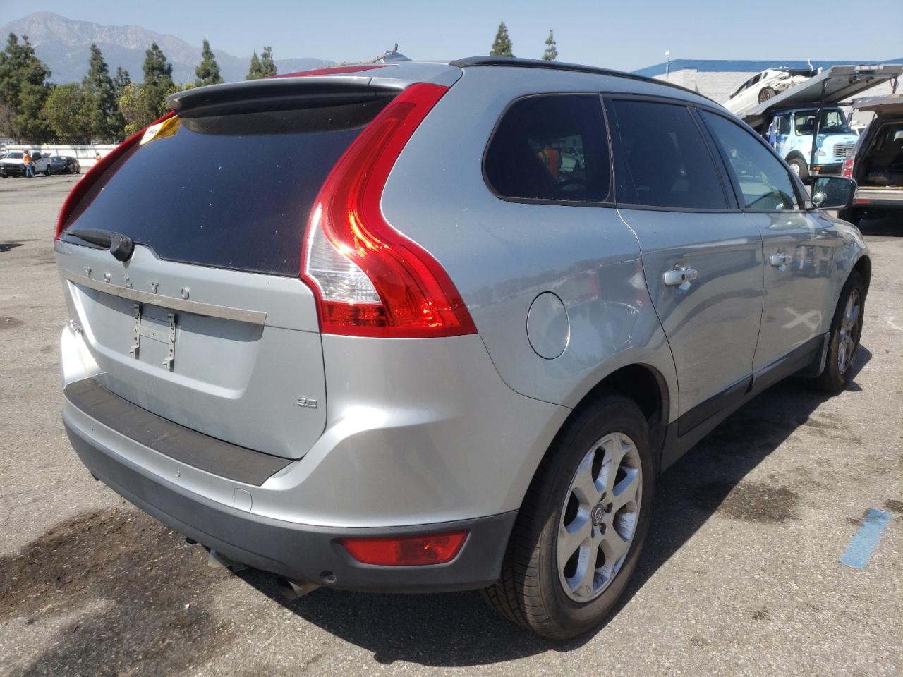 Photo 4 from auction – 2010 VOLVO XC60 3.2 with VIN YV4960DL6A2120060