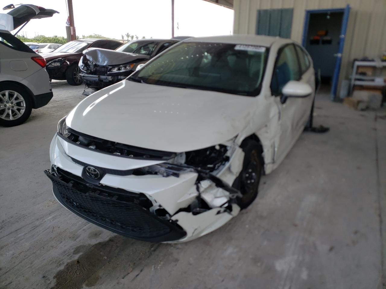 Photo 2 from auction – 2020 TOYOTA COROLLA LE with VIN 5YFEPRAE8LP142087