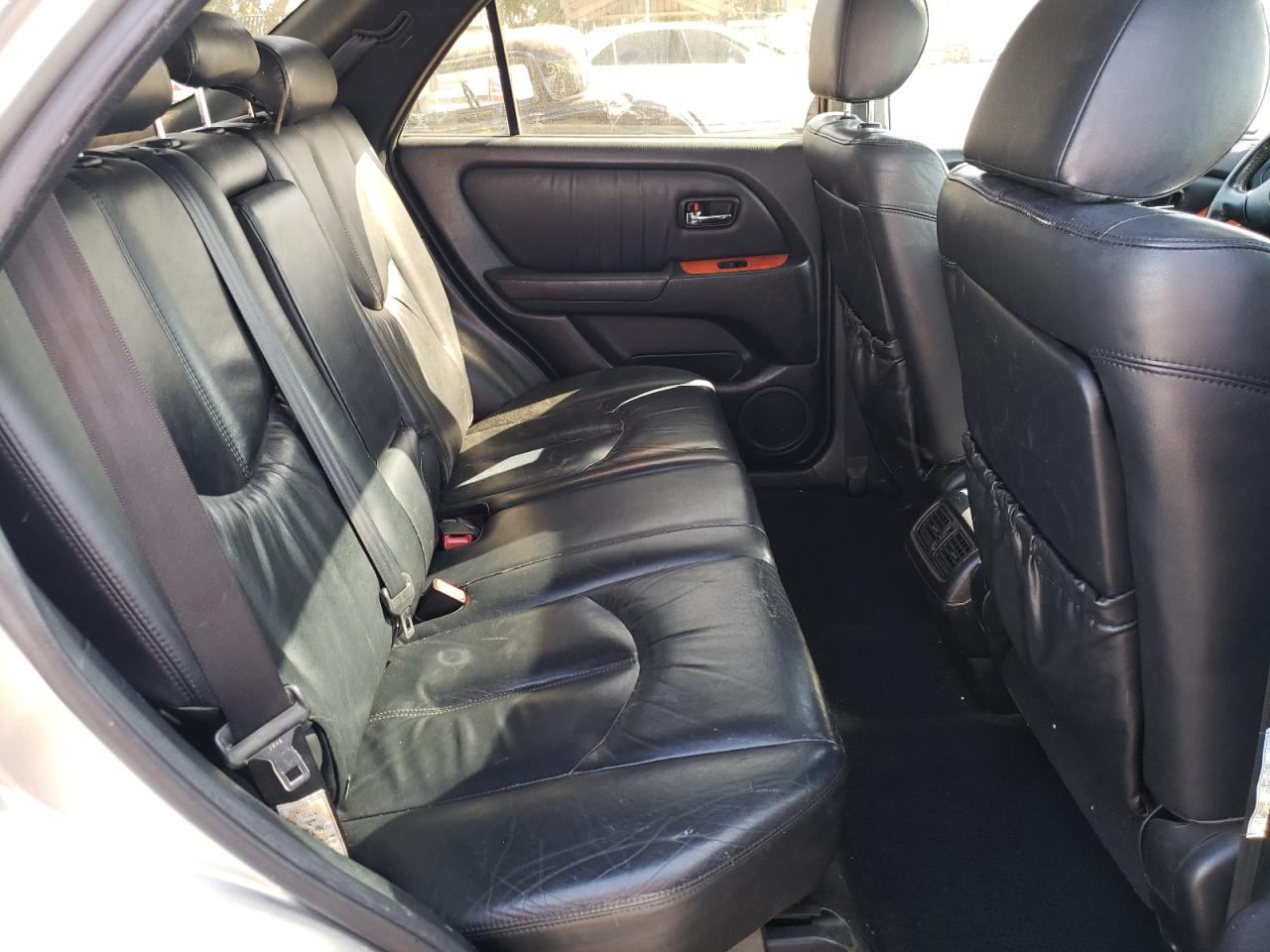 Photo 6 from auction – 2001 LEXUS RX300 with VIN JTJGF10U010087676