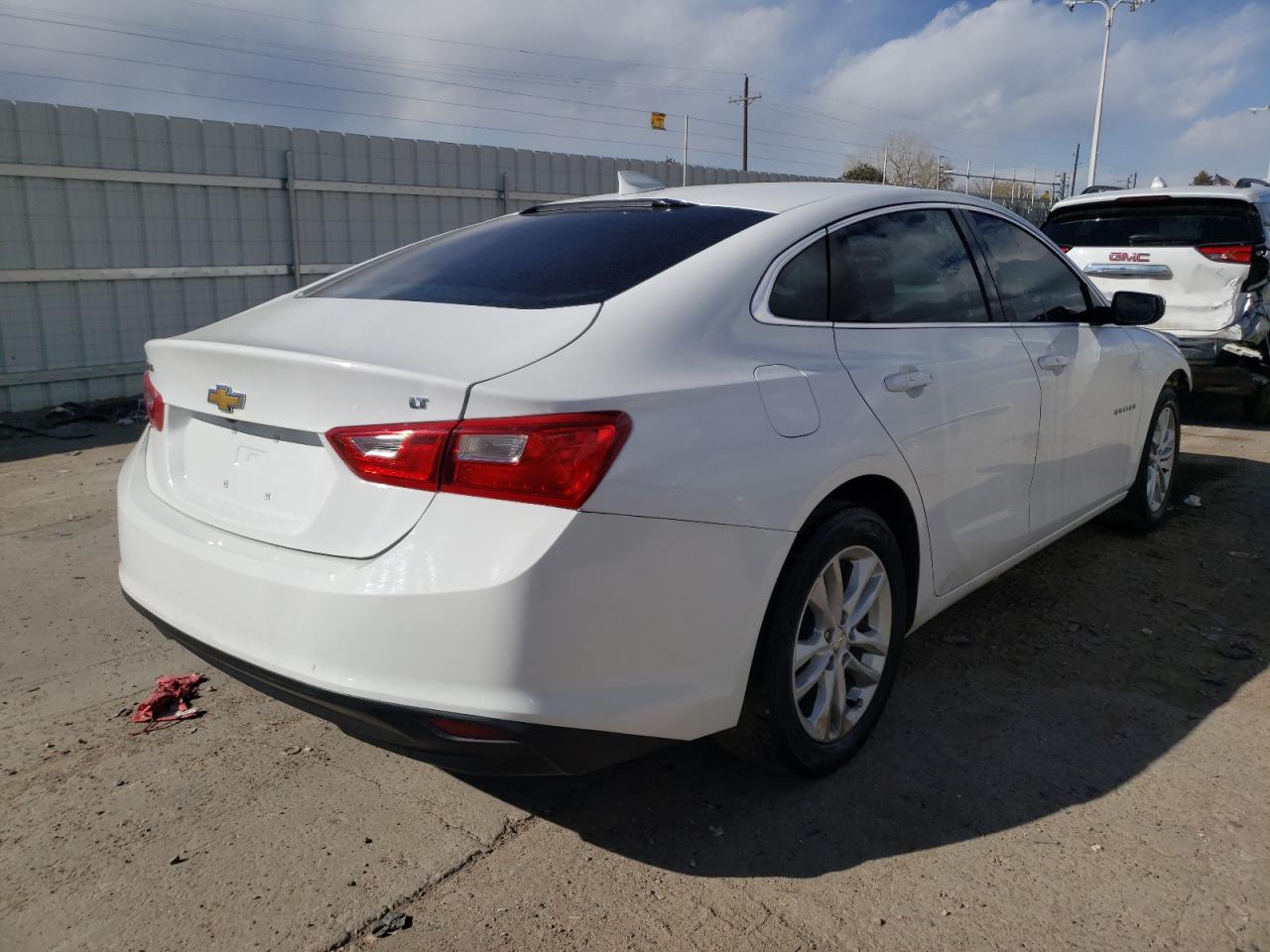 Photo 4 from auction – 2018 CHEVROLET MALIBU LT with VIN 1G1ZD5ST2JF266093