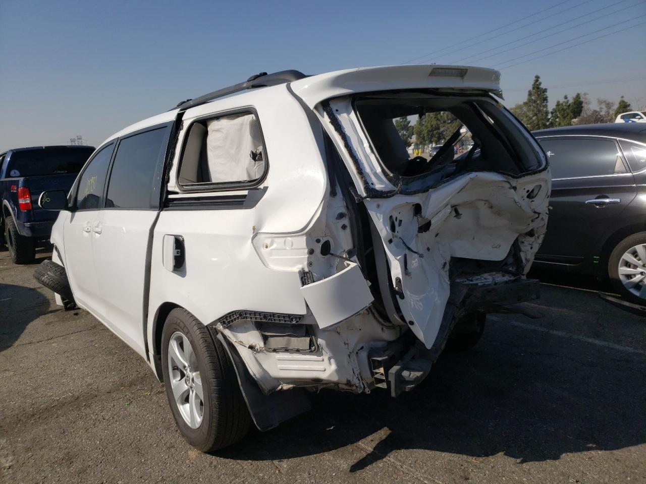 Photo 3 from auction – 2011 TOYOTA SIENNA LE with VIN 5TDKK3DC1BS165208