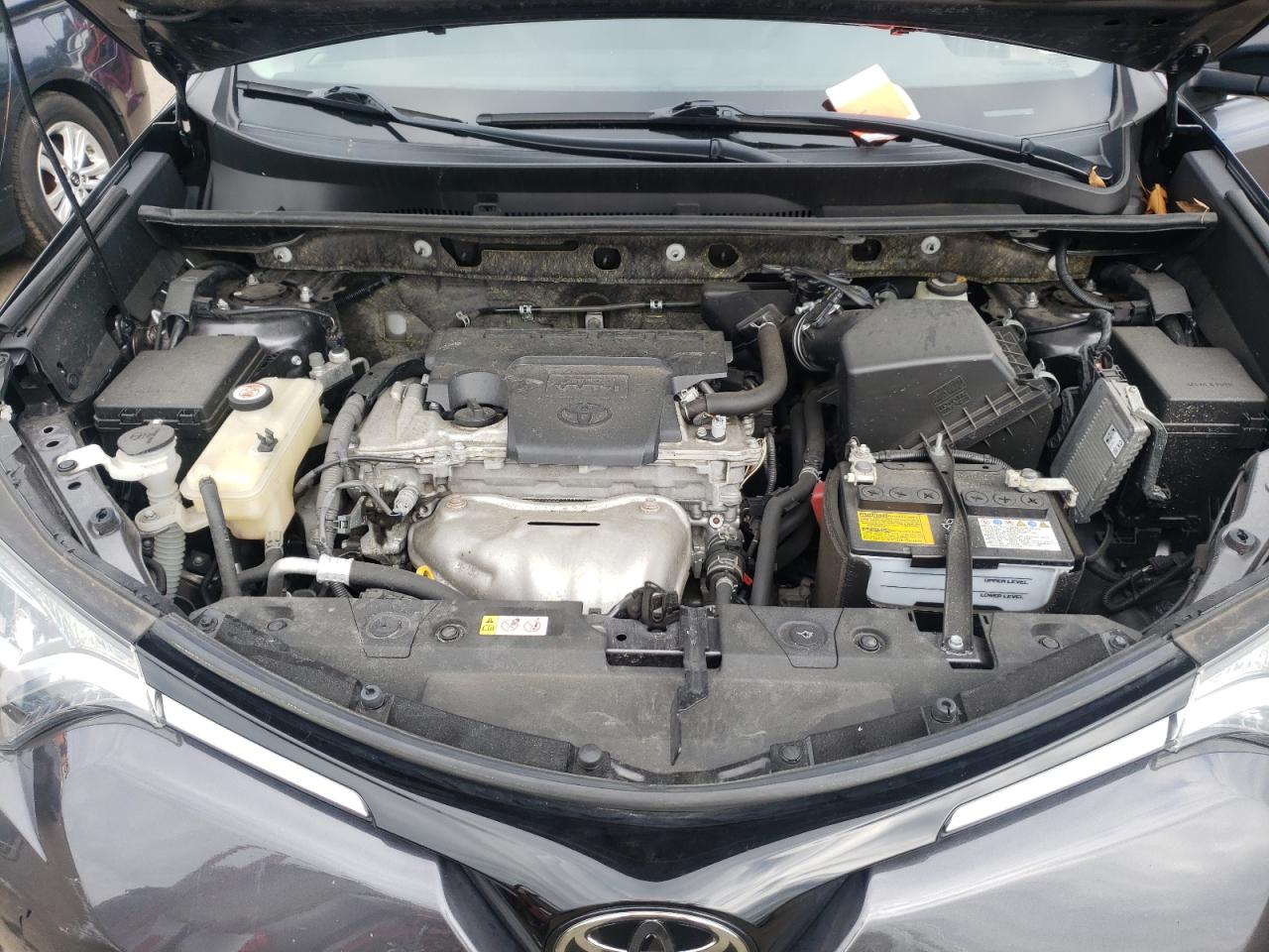 Photo 7 from auction – 2018 TOYOTA RAV4 LE with VIN JTMBFREV9JJ222807