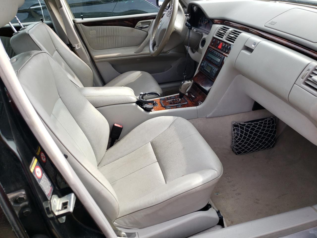 Photo 5 from auction – 2001 MERCEDES-BENZ E 320 with VIN WDBJF65J61B208251