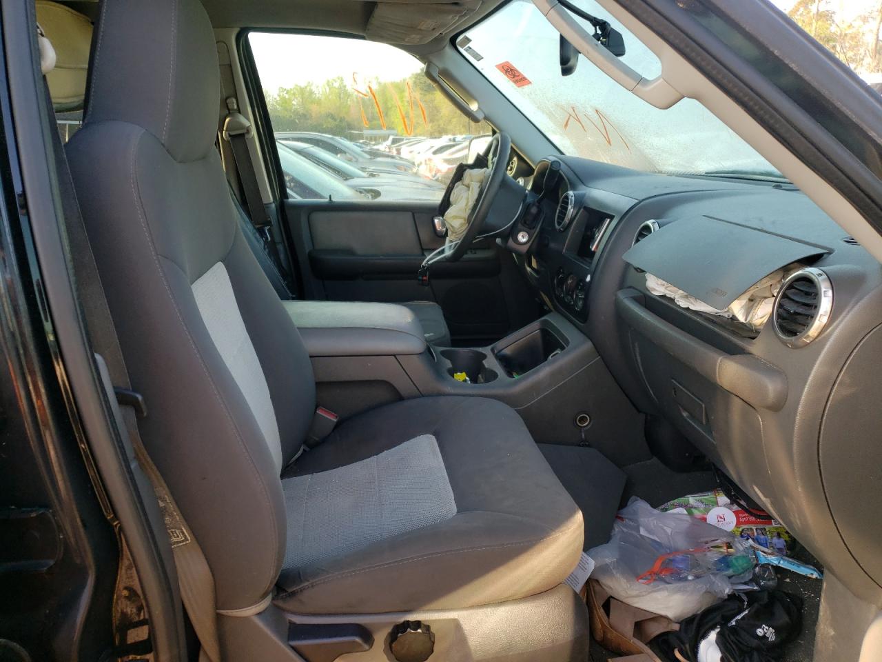 Photo 5 from auction – 2003 FORD EXPEDITION with VIN 1FMRU15W83LC19110