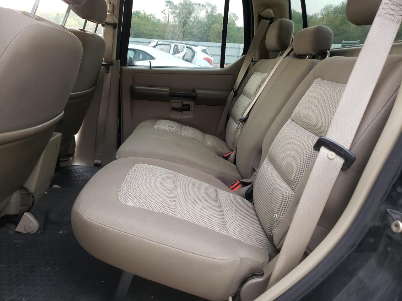 Photo 6 from auction – 2005 FORD EXPLORER S with VIN 1FMZU67K85UA65700
