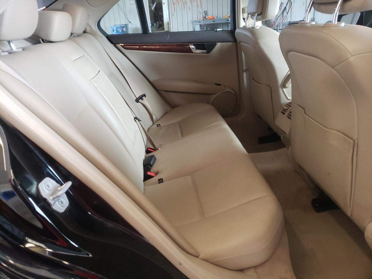 Photo 6 from auction – 2011 MERCEDES-BENZ C 300 with VIN WDDGF5EB9BR170219