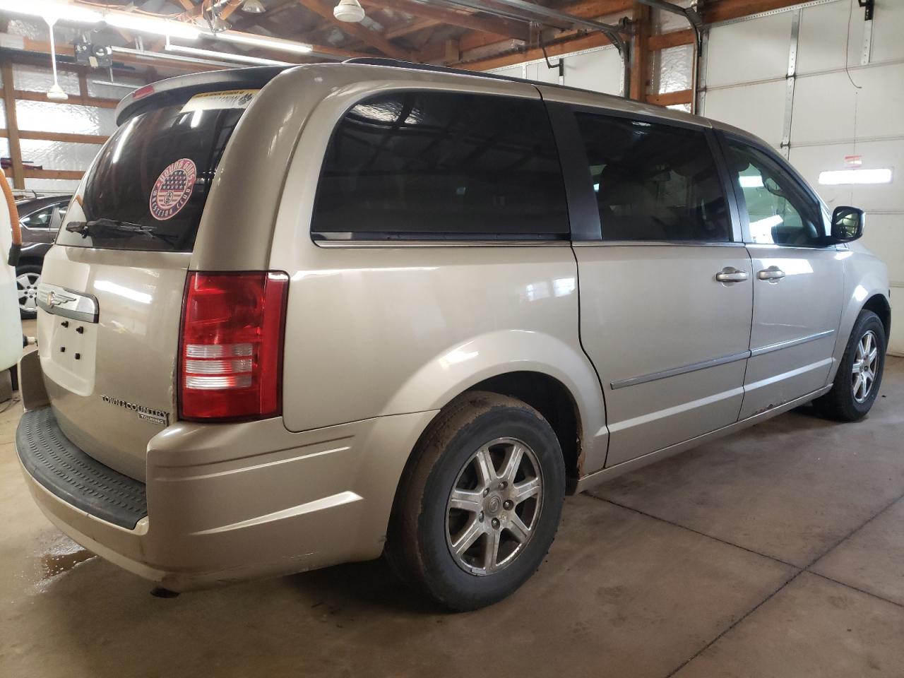 Photo 4 from auction – 2009 CHRYSLER TOWN & COU with VIN 2A8HR54119R570786