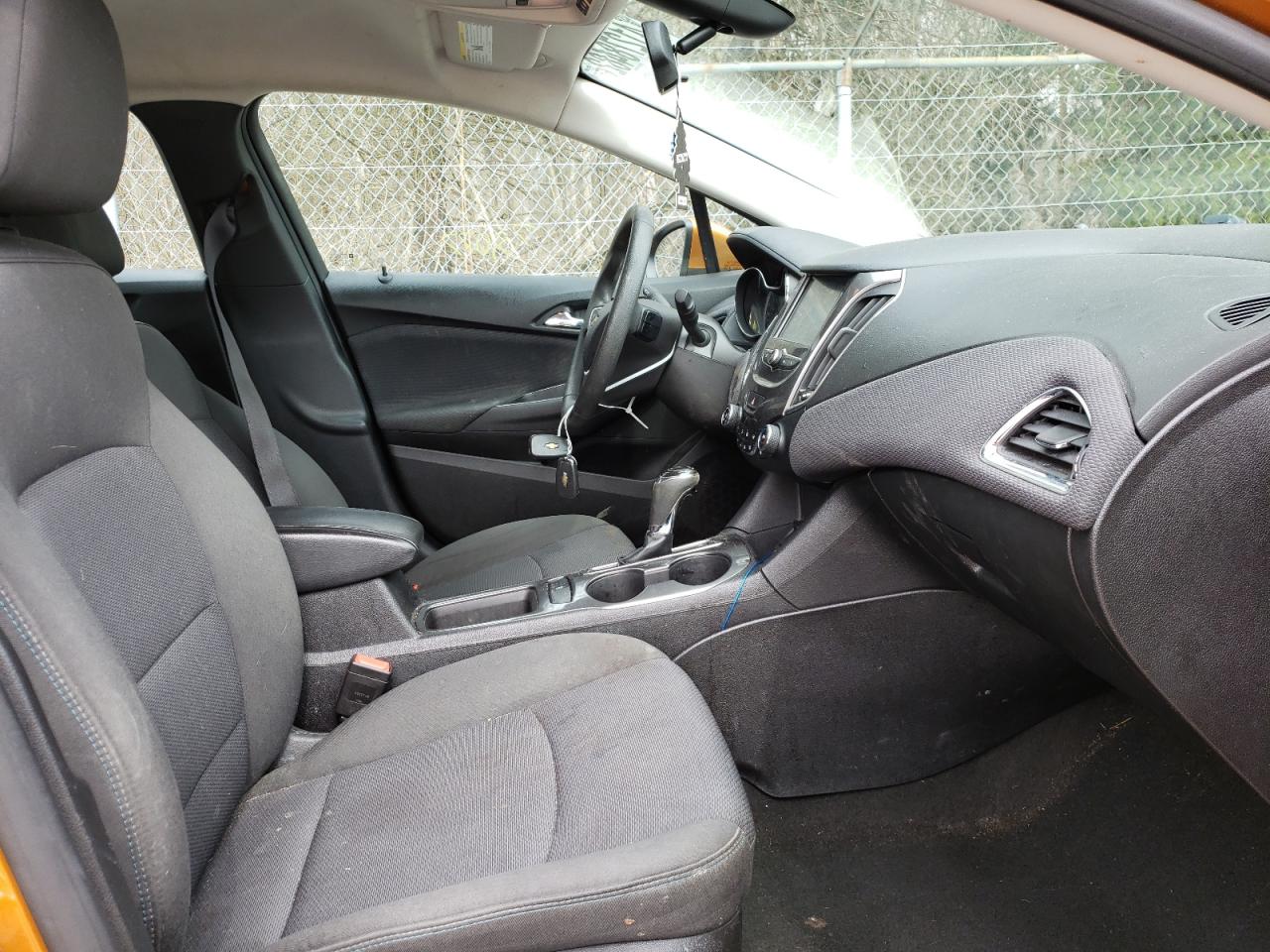 Photo 5 from auction – 2017 CHEVROLET CRUZE with VIN 3G1BE6SM4HS593355