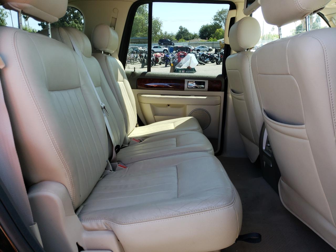 Photo 6 from auction – 2004 LINCOLN NAVIGATOR with VIN 5LMFU27R94LJ34226