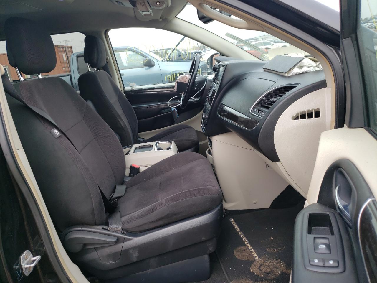 Photo 5 from auction – 2011 CHRYSLER TOWN & COU with VIN 2A4RR5DG0BR733492