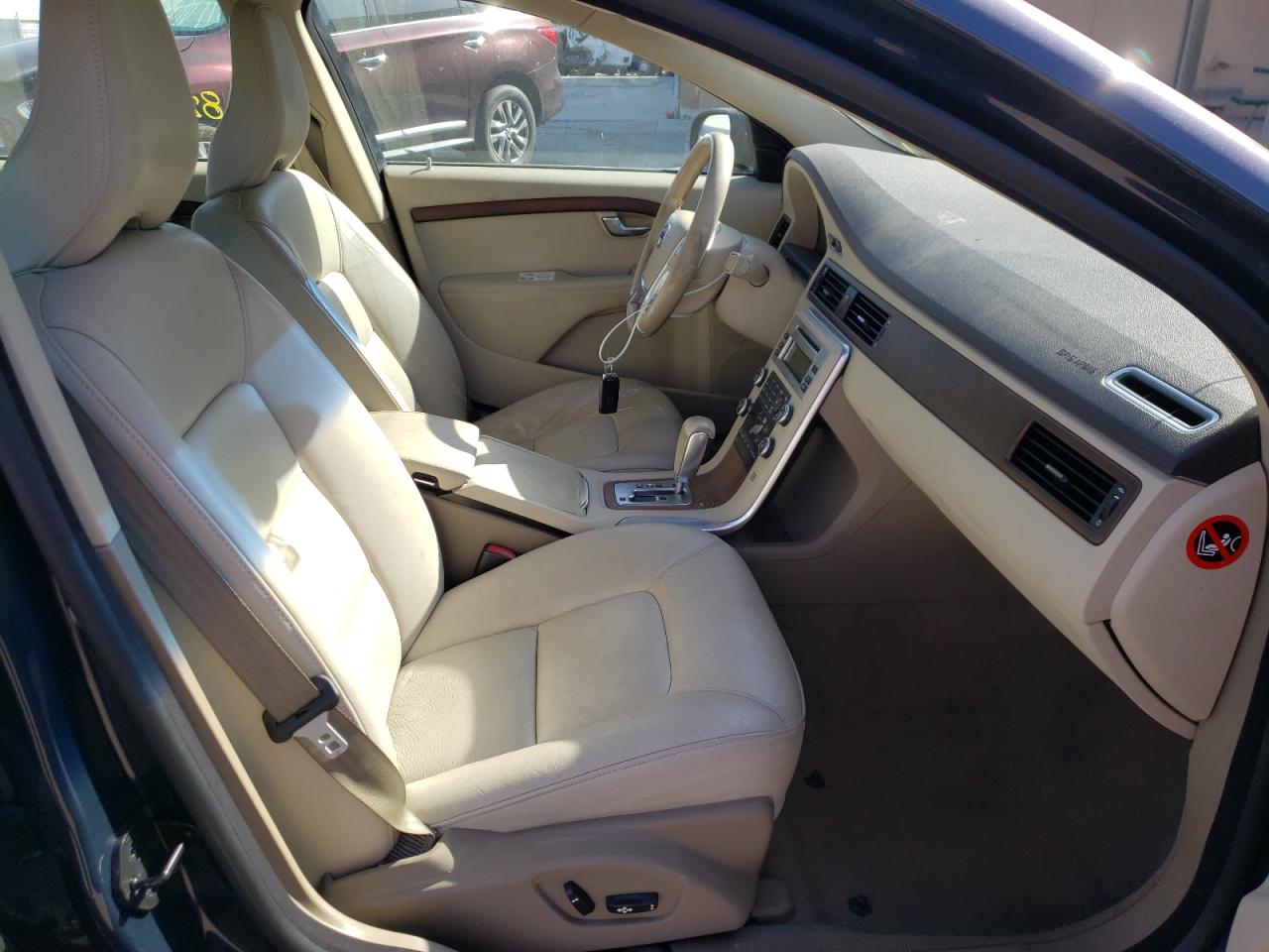 Photo 5 from auction – 2010 VOLVO S80 3.2 with VIN YV1960AS2A1124086