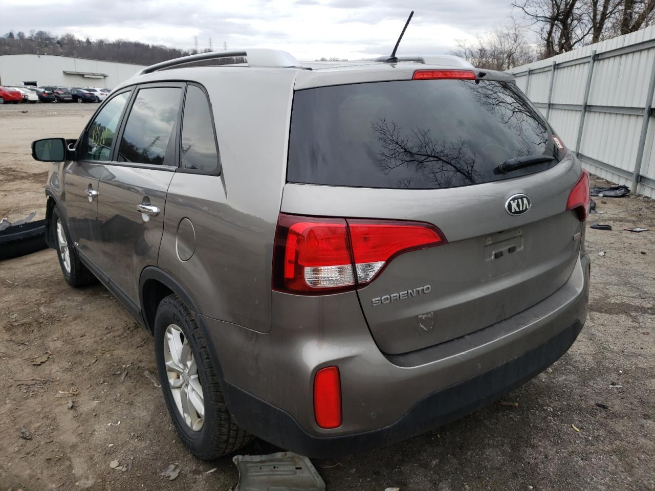Photo 3 from auction – 2015 KIA SORENTO LX with VIN 5XYKTCA69FG640019