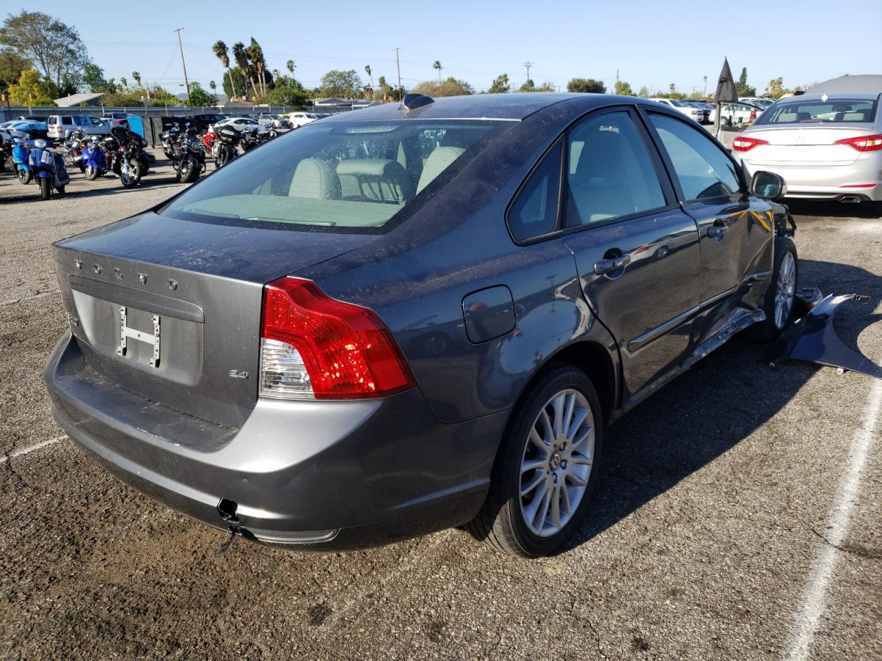 Photo 4 from auction – 2010 VOLVO S40 2.4I with VIN YV1382MS3A2489460