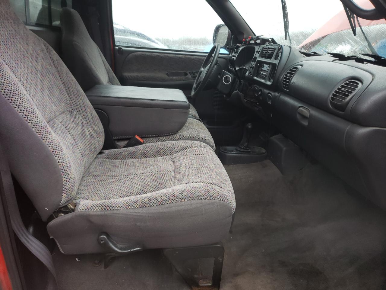 Photo 5 from auction – 1999 DODGE RAM 1500 with VIN 1B7HF16Z0XS182911