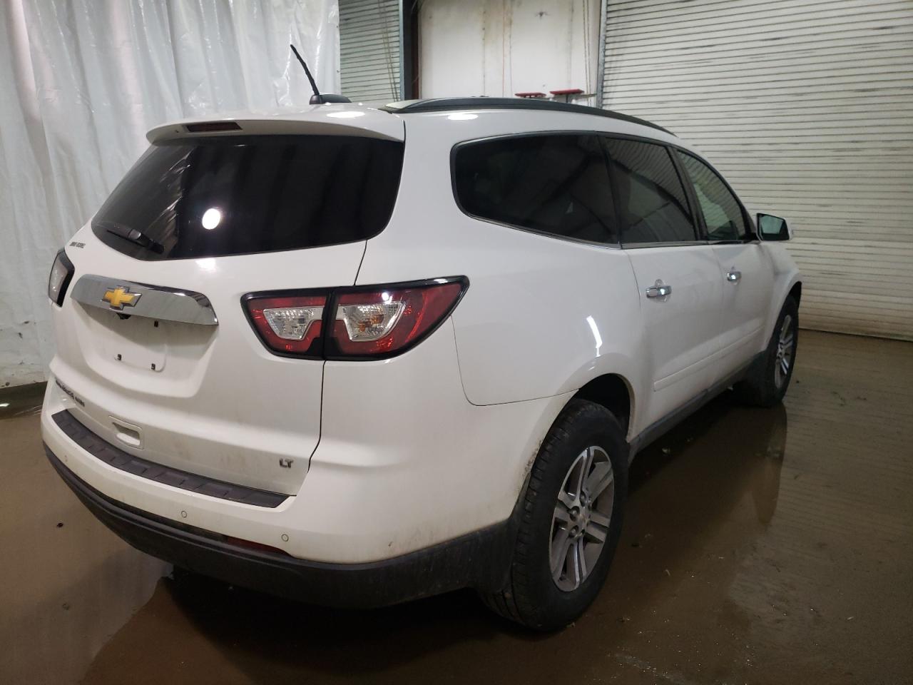 Photo 4 from auction – 2017 CHEVROLET TRAVERSE L with VIN 1GNKVGKD8HJ113923