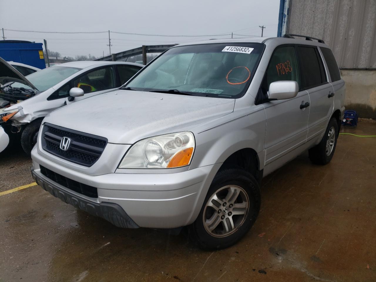 Photo 2 from auction – 2005 HONDA PILOT EXL with VIN 2HKYF18625H518220