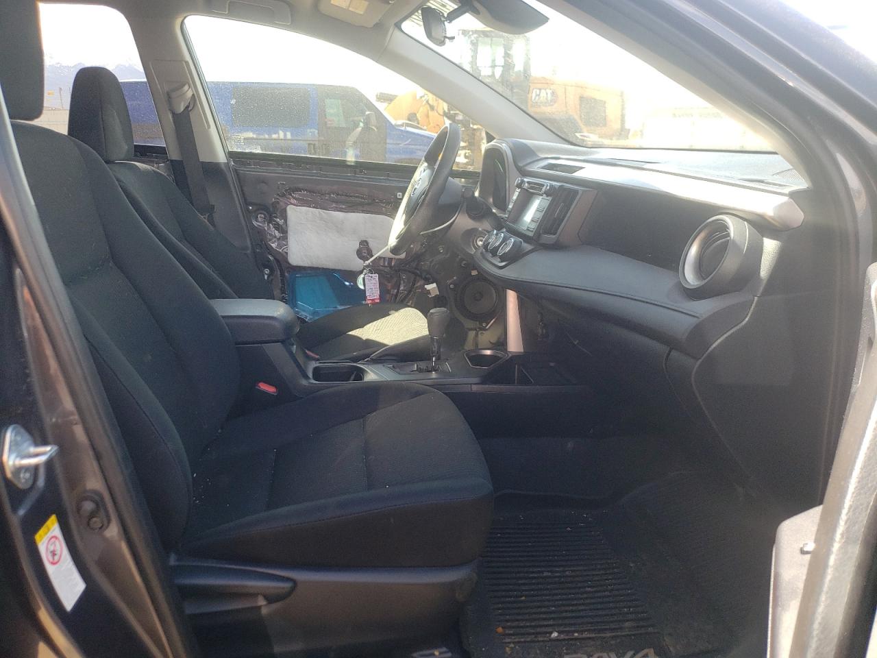Photo 5 from auction – 2017 TOYOTA RAV4 LE with VIN JTMBFREV3HJ709950