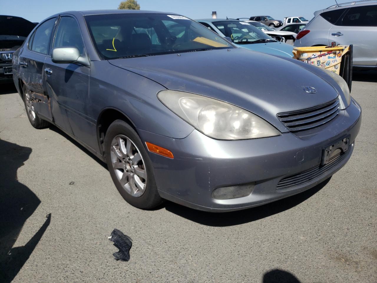 LEXUS ES 300 2002 with VIN JTHBF30G520054823 - Photo from auction