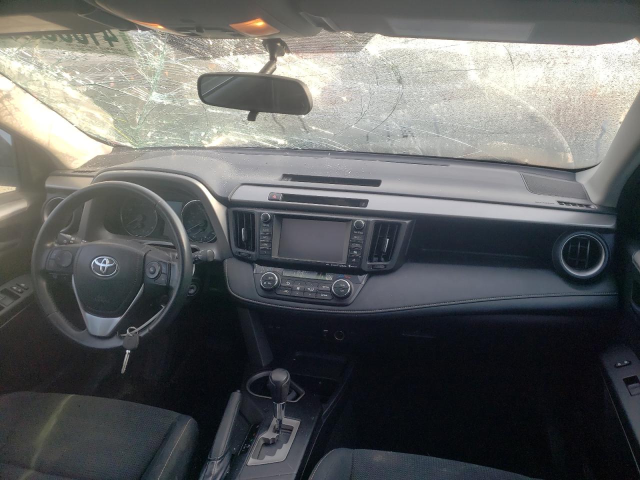 Photo 9 from auction – 2016 TOYOTA RAV4 XLE with VIN 2T3RFREV0GW529016
