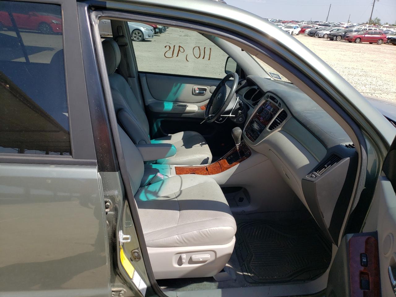 Photo 5 from auction – 2005 TOYOTA HIGHLANDER with VIN JTEEP21A750104802