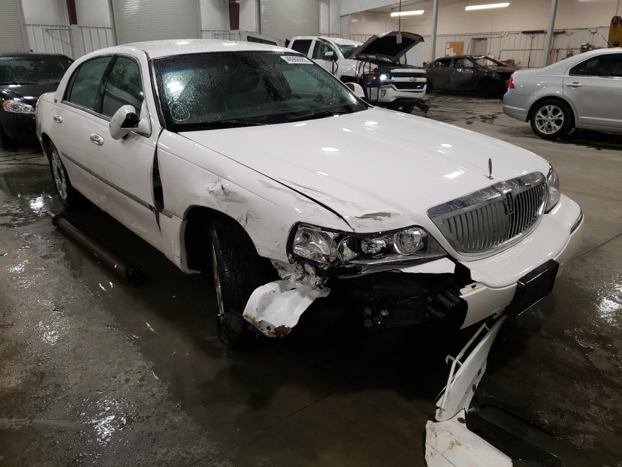 LINCOLN TOWN CAR S 2011 with VIN 2LNBL8CV8BX751076 - Photo from auction