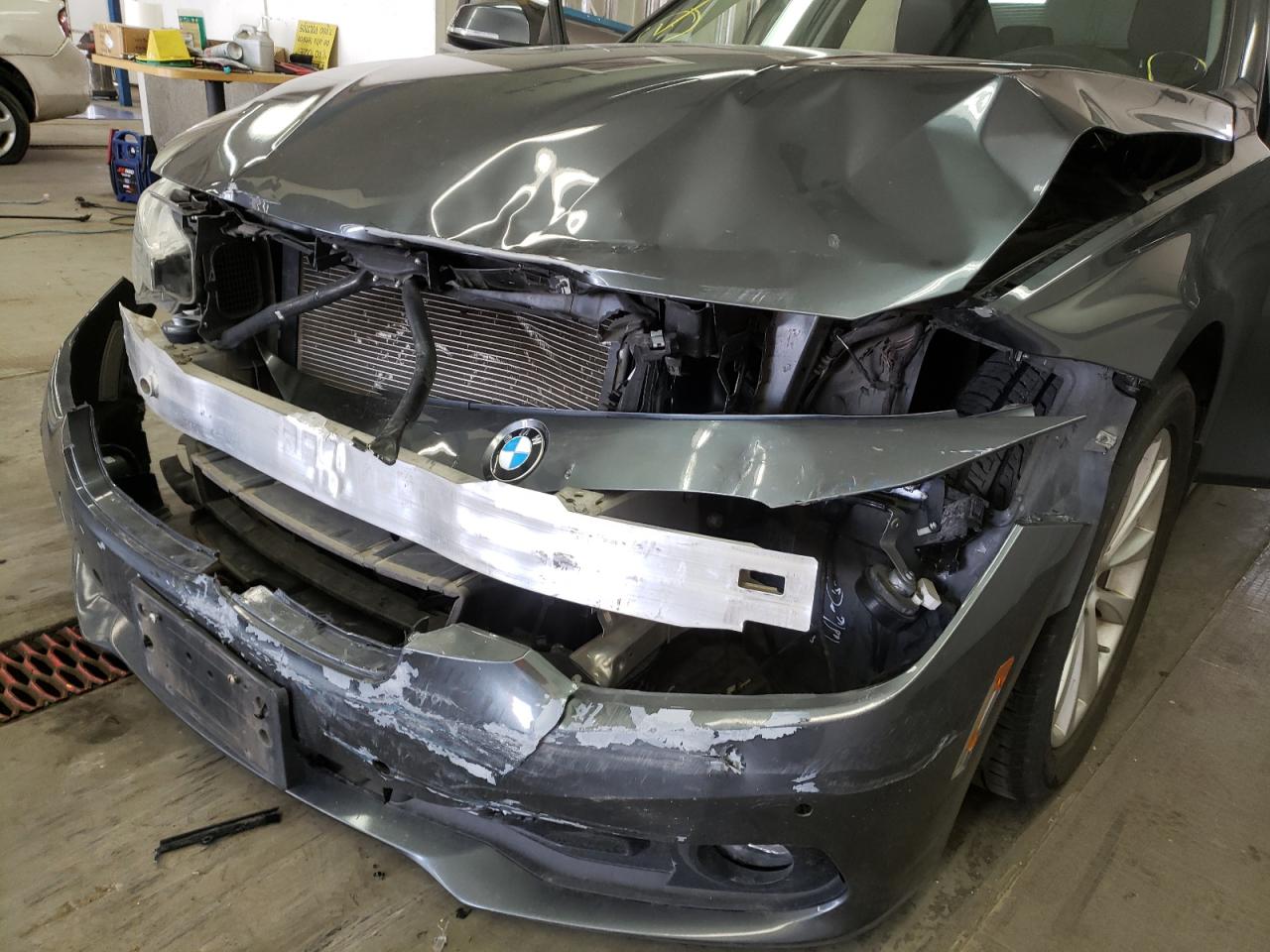 Photo 9 from auction – 2017 BMW 320 XI with VIN WBA8E5G50HNU41898