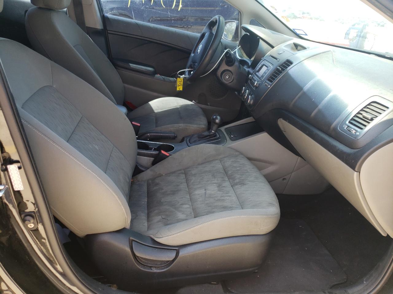 Photo 5 from auction – 2016 KIA FORTE LX with VIN KNAFK4A65G5509705