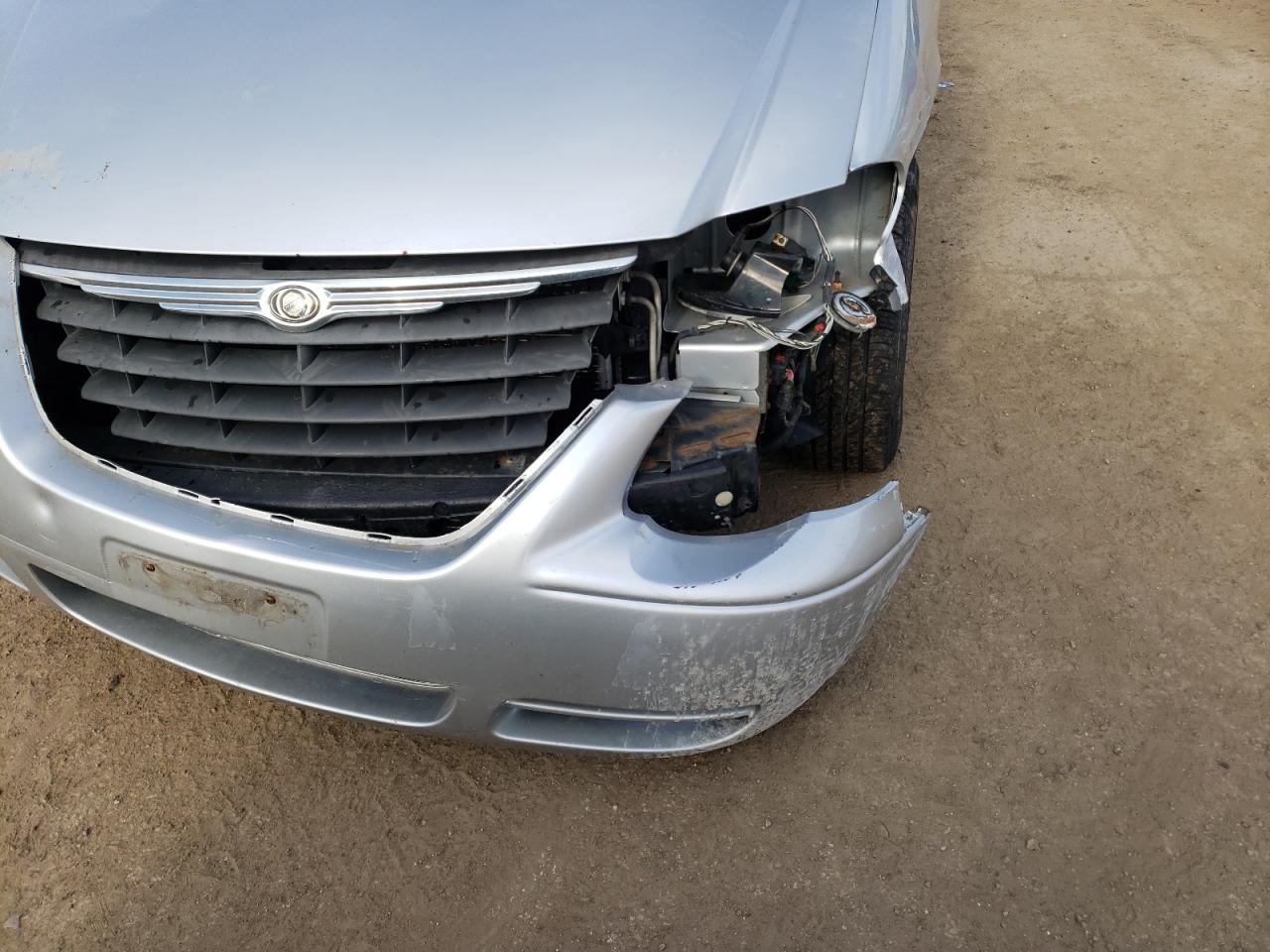 Photo 9 from auction – 2007 CHRYSLER TOWN & COU with VIN 2A4GP54L97R258796