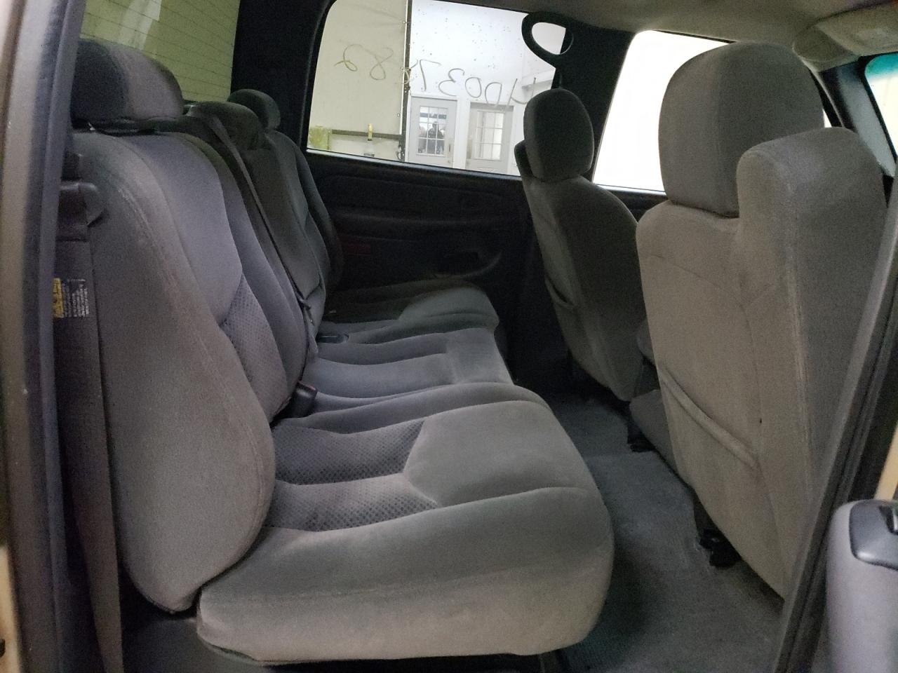 Photo 6 from auction – 2004 CHEVROLET SILVERADO with VIN 1GCHK23104F112104