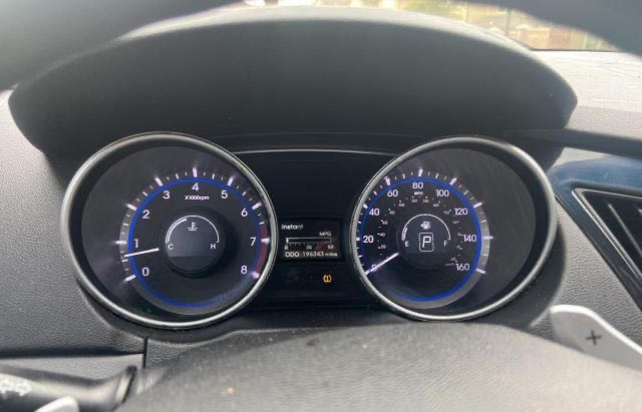 Photo 8 from auction – 2011 HYUNDAI SONATA SE with VIN 5NPEC4ACXBH193938