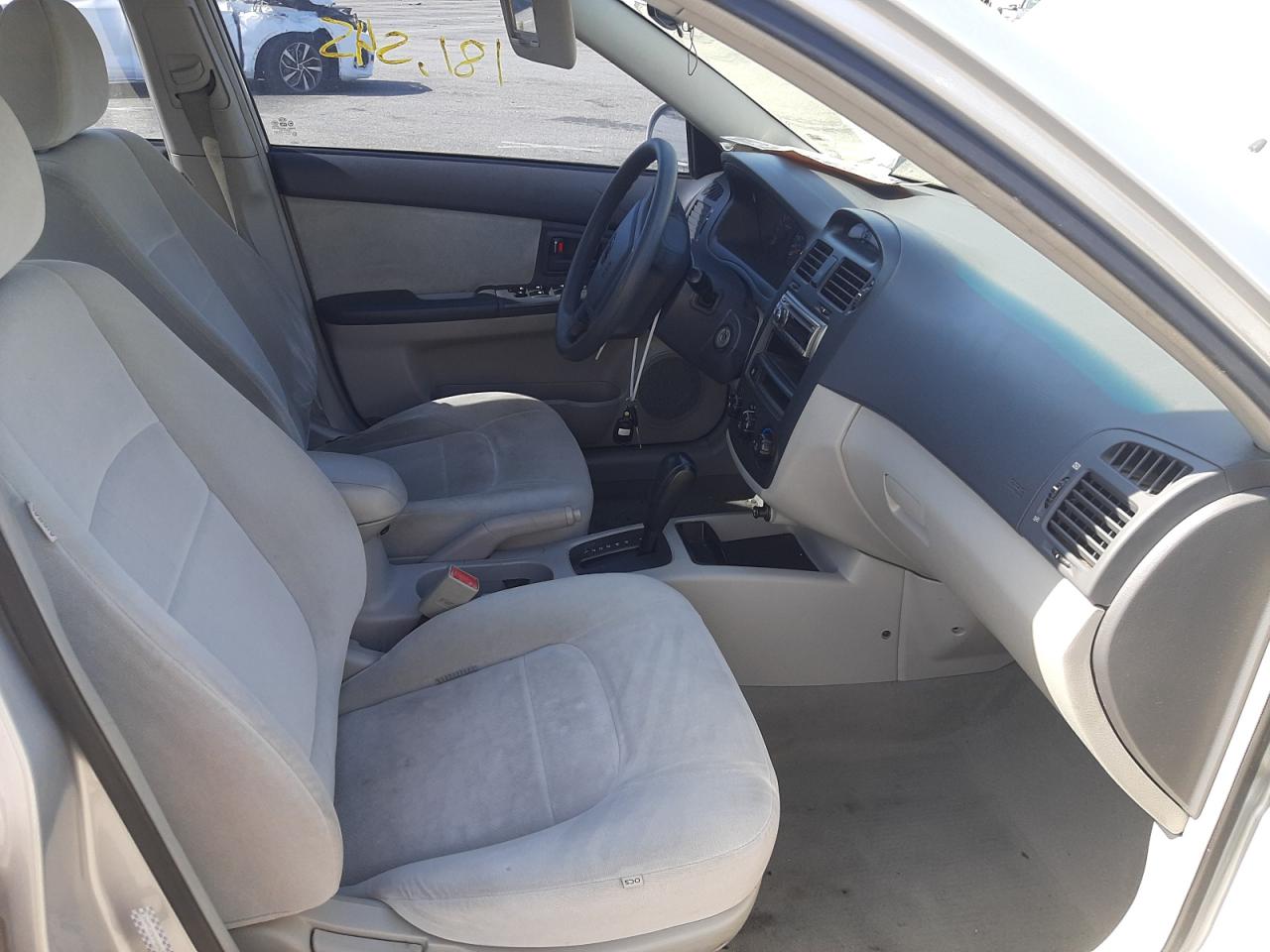 Photo 5 from auction – 2004 KIA SPECTRA LX with VIN KNAFE122545032058