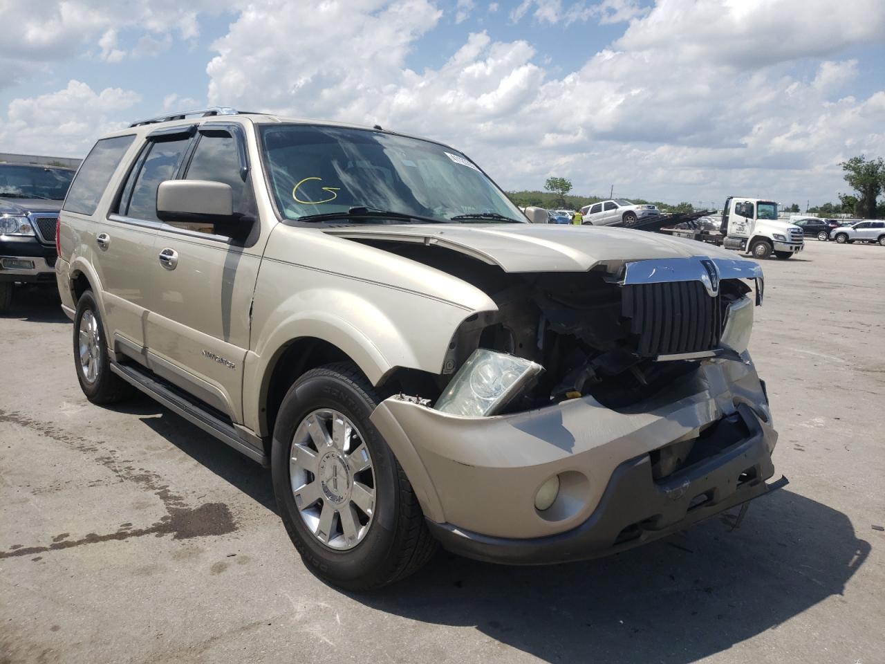 LINCOLN NAVIGATOR 2004 with VIN 5LMFU28R14LJ17418 - Photo from auction