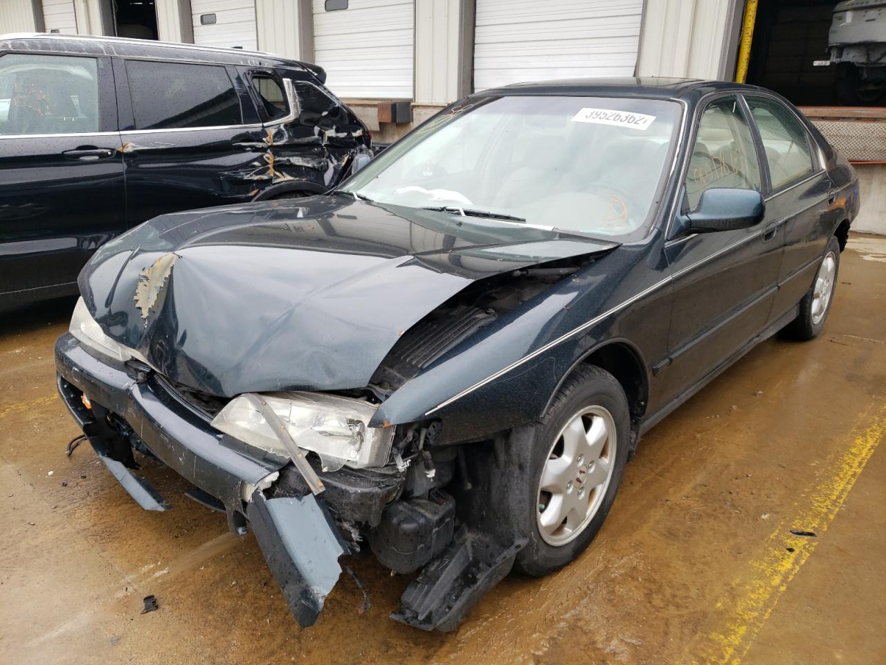 Photo 2 from auction – 1996 HONDA ACCORD EX with VIN 1HGCE6674TA024582